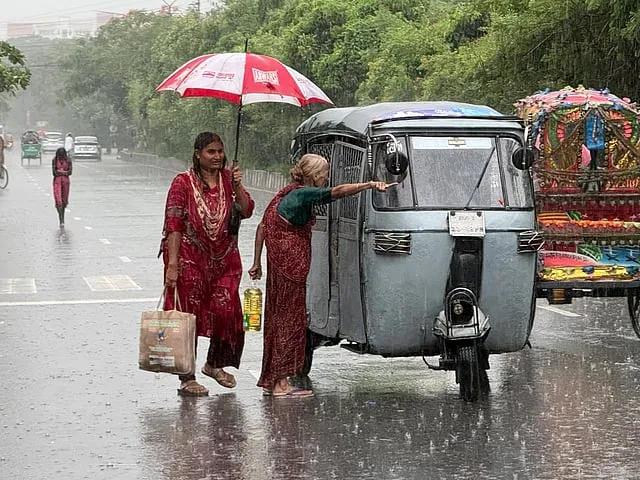 রাজধানীতে তিন ঘণ্টায় ২৩ মিমি বৃষ্টি, তাপমাত্রা ২ ডিগ্রি সেলসিয়াস হ্রাস