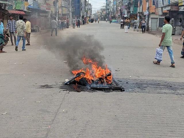 যশোরে ব্যবসায়ী হত্যাকাণ্ডের মূল আসামিকে গ্রেপ্তারের দাবিতে নওয়াপাড়ায় হরতাল পালন